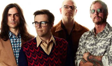 Weezer Bernosatlagia Di Alam Eksotis Dengan Alunan Lagu Africa